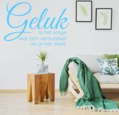 Muursticker Geluk Is Het Enige Wat Zich Verdubbelt Als Je Het Deelt -  Lichtblauw -  160 x 105 cm  -  woonkamer  slaapkamer  nederlandse teksten  alle - Muursticker4Sale