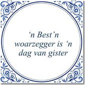 Tegeltje met standaard - ‘n Best’n woarzegger is ‘n dag van gister