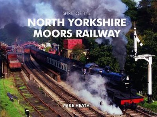 Boek "Spirit of the North Yorkshire Moors Railway" met een stoomlocomotief die rook uitstoot op een spoorlijn.