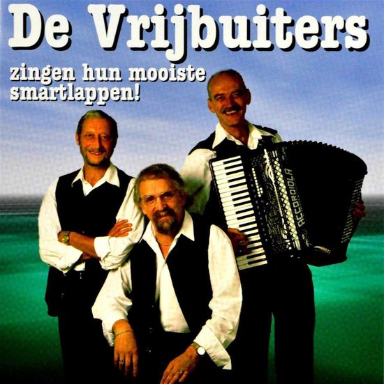 Drie mannen in kledij staan te poseren, de man rechts speelt op een accordeon. "De Vrijbuijters" zingen hun mooiste smartlappen!