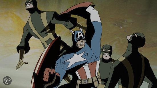 Captain America met schild vecht tegen vier vijanden in donkere pakken.