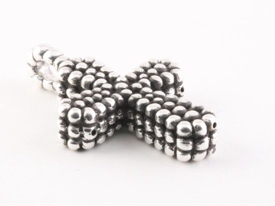 Grand pendentif croix en argent décoré