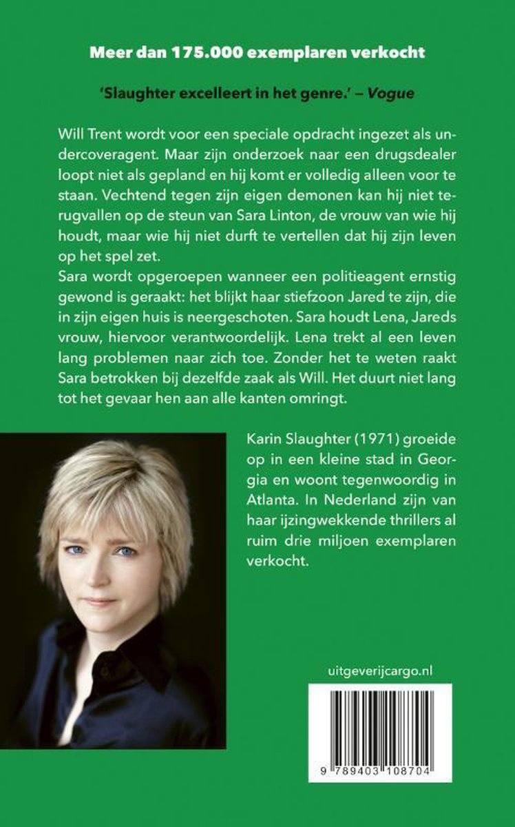 Portretfoto van de schrijfster Karin Slaughter met donkere blouse. Achtergrond met tekst.
