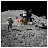 Astronaut salutes beside U.S. flag (maanlanding) - Foto op Akoestisch paneel - 120 x 120 cm