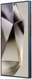 Zijkant van een telefoon met blauw geruite hoes. Achtergrond met abstracte vormen.