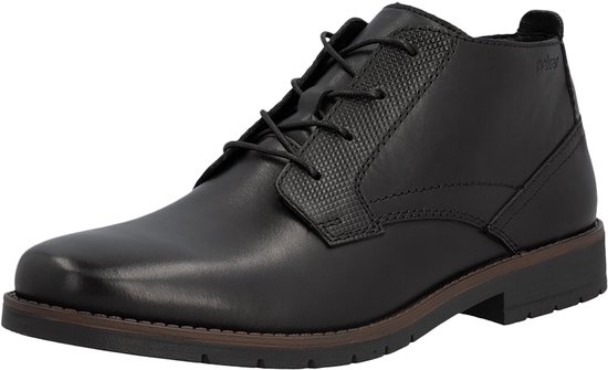 Zwarte Rieker veterboot met veters en een bruine zoolrand.
