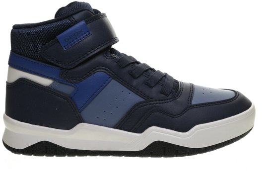 Donkerblauwe Geox sneaker met klittenbandsluiting, veters, witte zool en blauwe accenten.