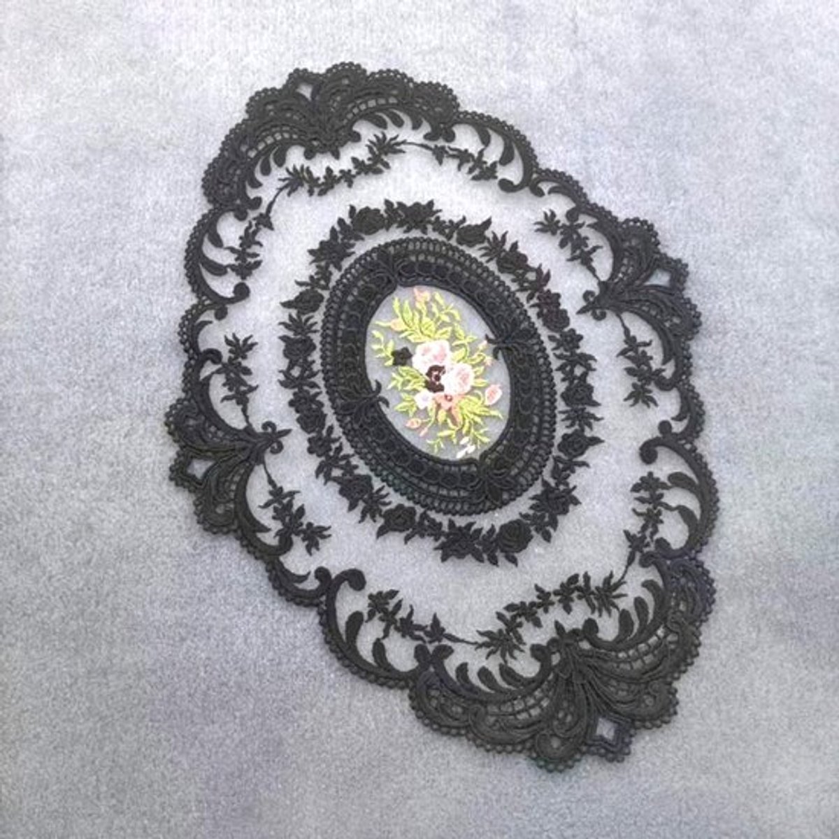 Placemat Vintage Geborduurd - Kanten Placemat - 31 x 42 cm - Afwasbaar - Tafelmat - Decoratieve Tafelmat