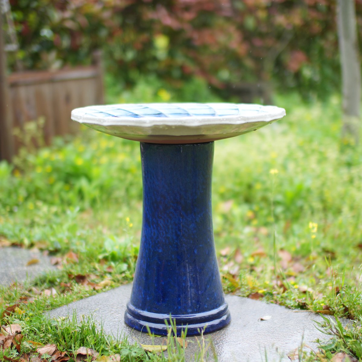 DESMIU Keramische Vogelbad Hoog Model Met Glanzend Blauw Wit Glazuur Ø 43 Cm 45 Cm Hoogte Voor Tuin Terras En Balkon