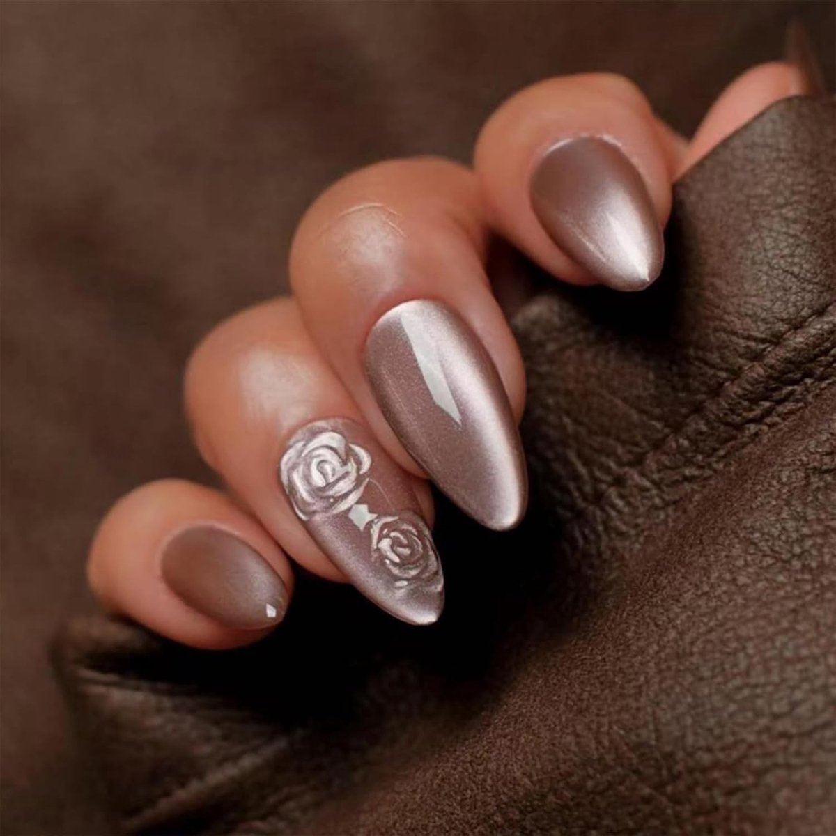 SnelShoppen - 24 Stuks Druknagels Rozen Ontwerp Medium Shiny Acrylnagels voor Vrouwen en Meisjes Amandelvormige Valse Nagels met Lijm voor Feest en Da