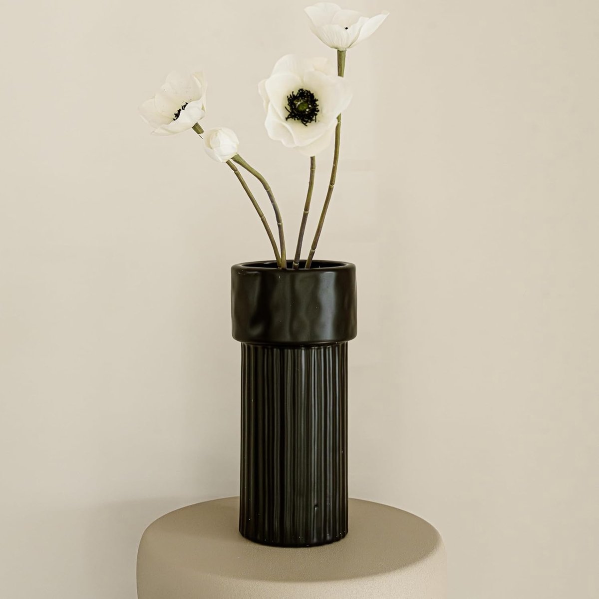 SnelShoppen - Vaas Mary - Bloemenvaas - Woonkamer Decoratie - Zwarte Vaas van Steen - Moderne Interieur Accessoire - Perfect voor Feesten en Dagelijks