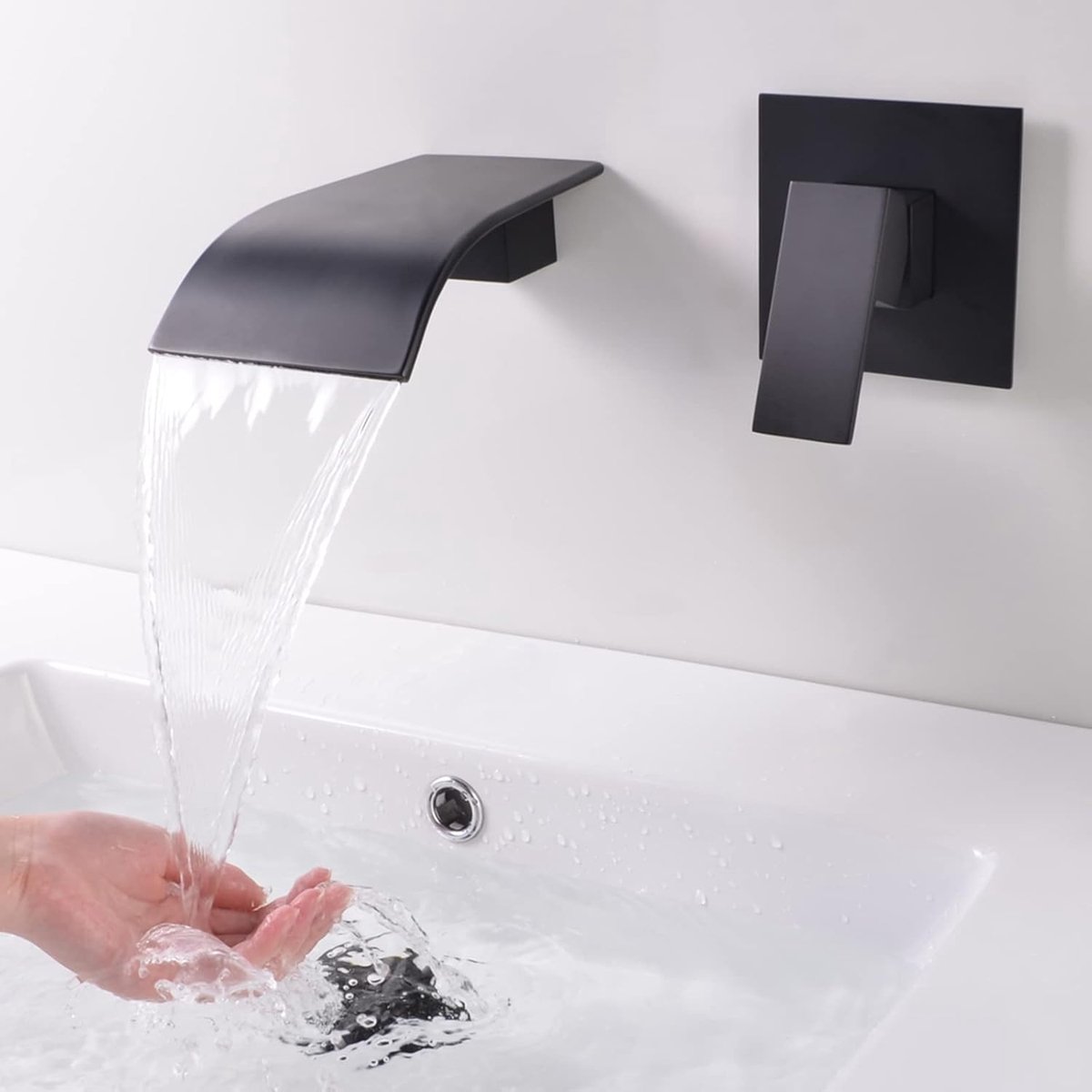 SnelShoppen - Wandgemonteerde Waterfall Kraan Zwart 12.5cm Uitloop Messing Badkraan, Keuken- en Badkamer Accessoire