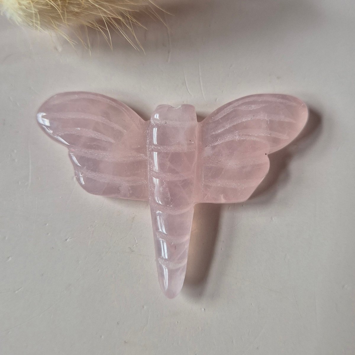 Rozenkwarts Libelle 5 cm – crystal carving in diverse steensoorten Edelsteen