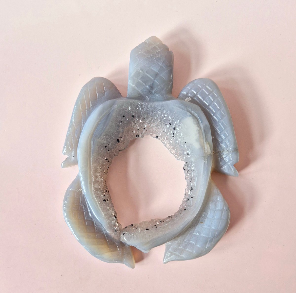 Edelsteen Grote grijze agaat schildpad met druzy (8–12 cm) #3 – handgesneden edelsteen carving