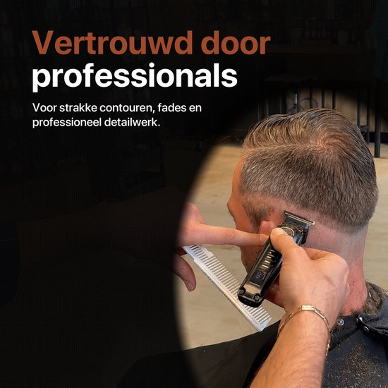 Kapper trimt nek met tondeuse, met kam, voor strakke contouren.