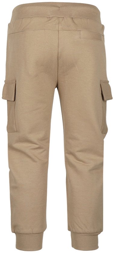 Koko Noko joggingbroek in de kleur silver mink met cargo zakken, elastische tailleband en boorden.