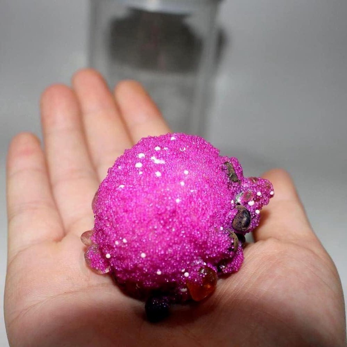 Boeddhistische Relikwieën - Sarira Boeddha - Religieuze Aanbidding - Lichtgevend Rose Rood - 5 cm diameter - Kleurrijk
