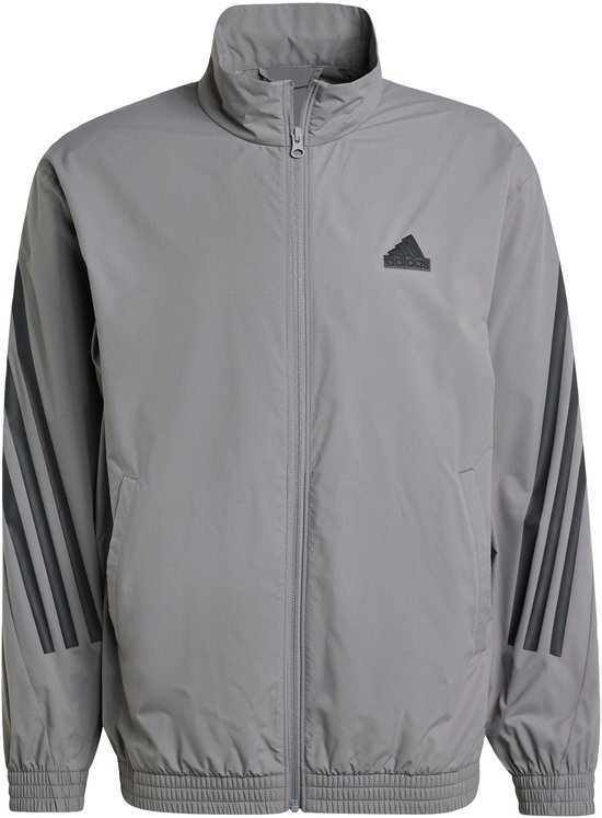 Grijs Adidas trainingsjack met zwarte 3-strepen op de mouwen en een Adidas logo op de borst.