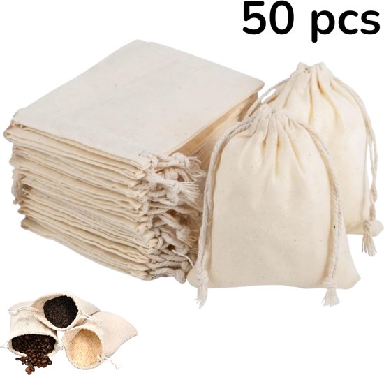 Pile de 50 sacs en lin naturel avec cordon de serrage, deux sacs séparés.