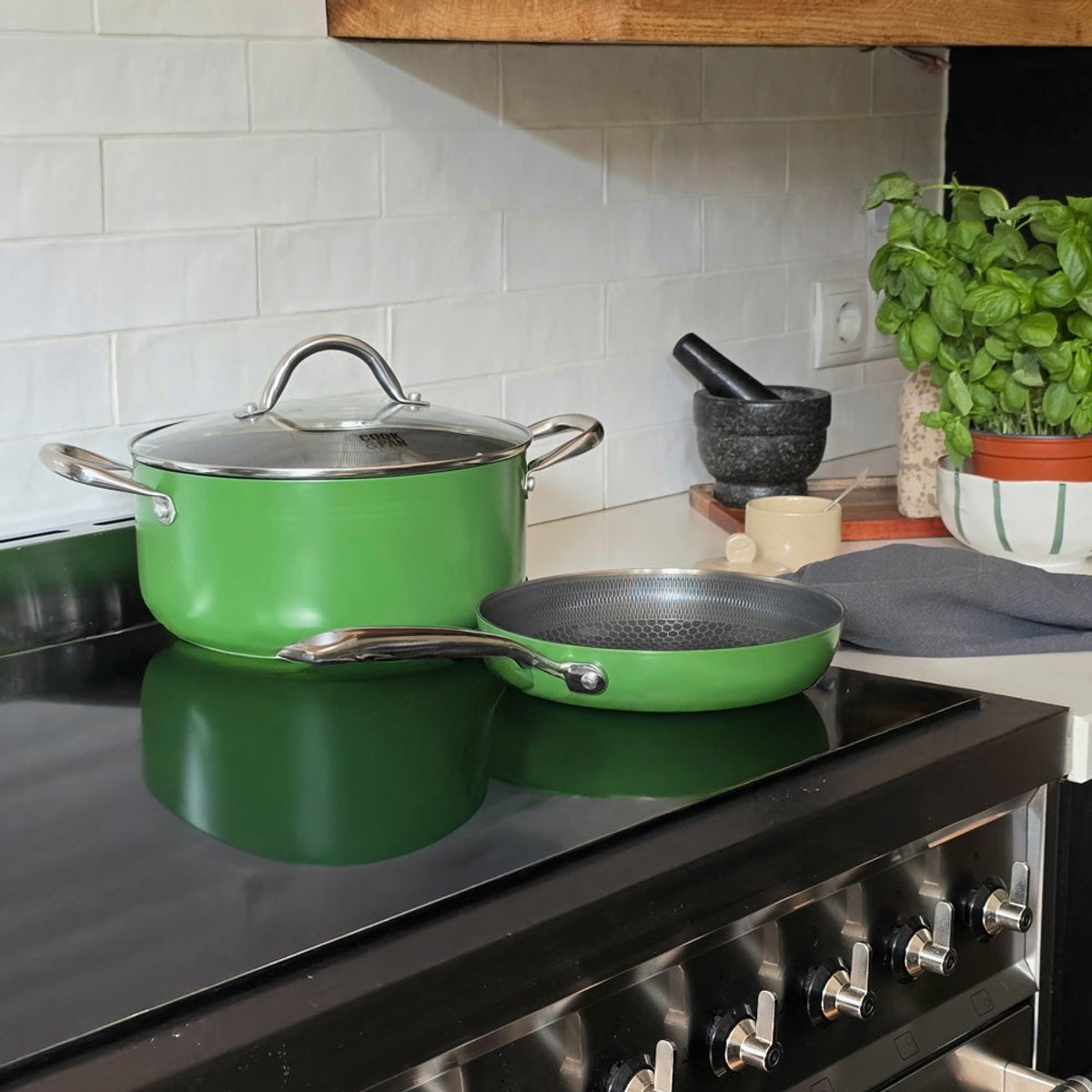 Cook & Pan Honey 9-Delige Pannenset Groen - PFAS vrij - Geschikt voor Inductie - Pannen Set met 7 jaar Garantie - Krasbestendige Anti Aanbaklaag - Vaatwasserbestendig - Koekenpan, Wokpan, Steelpan, Hapjespan, Kookpot – foto 7