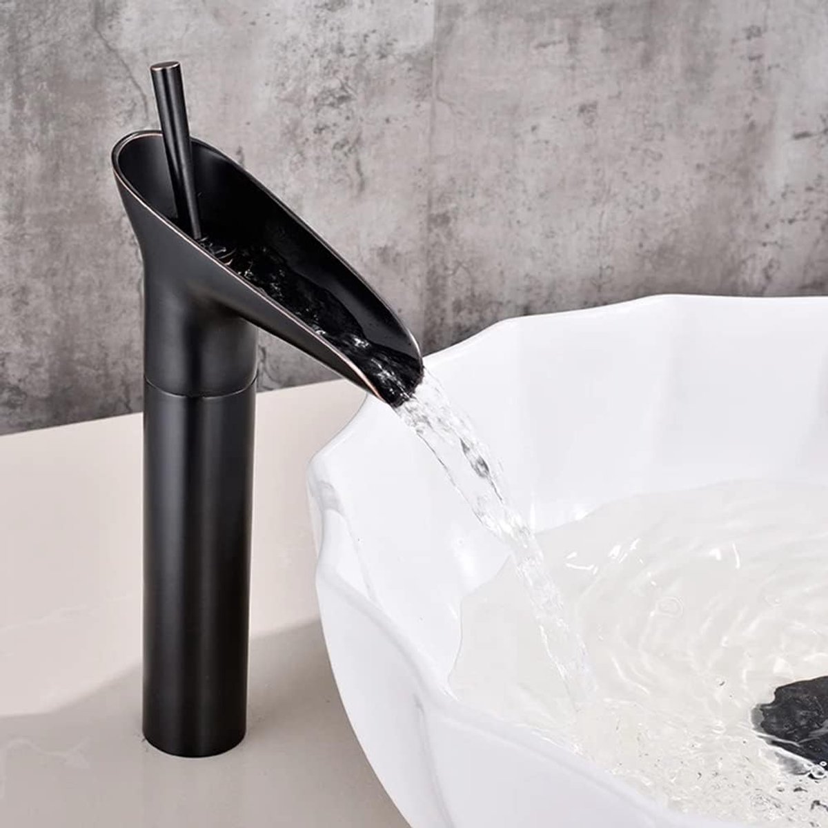 SnelShoppen - Waterfall Kraan voor Badkamer, Vintage Zwart Mengkraan met Enkele Handgreep, Verstelbare Warm en Koud, Messing Chroom, G3/8