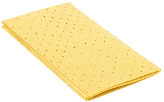 Chamois synthétique plié jaune avec petits trous, 34x40 cm.