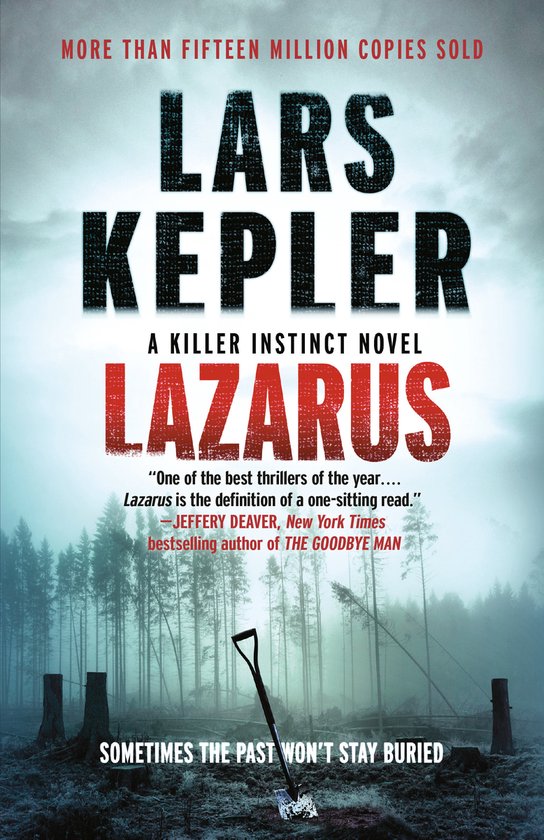 Boekcover Lazarus van Lars Kepler. Grimmig landschap met een schop in de grond. Tekst: "SOMETIMES THE PAST WON'T STAY BURIED".