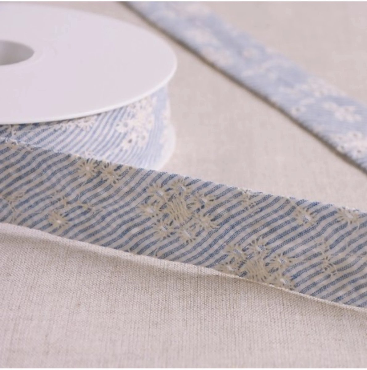 Stephanoise Gestreept geborduurde biasbinding Lavender Blauw