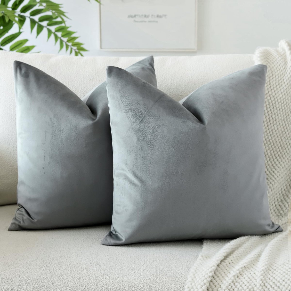 Omgoods - Set van 2 Velours Kussenhoezen 60 x 60 cm Zilvergeel