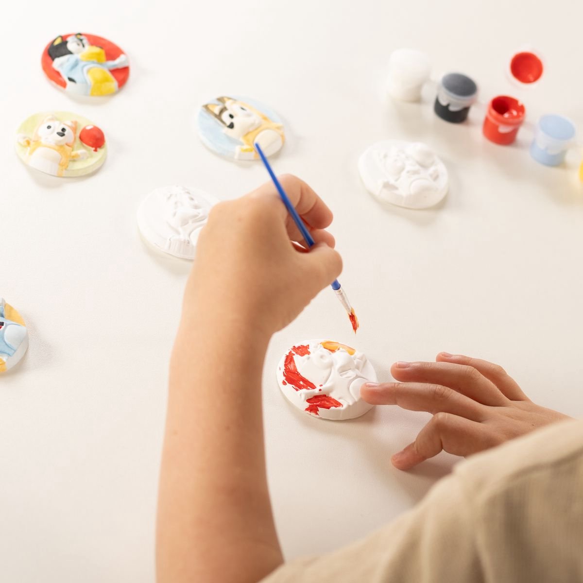 Bluey 2-in-1 Knutselset - Gipsfiguren gieten en stempelkaarten maken - Speelgoed Kinderen - Knutselen - Voor meisjes en jongens - Vanaf 5 jaar - Totum — afbeelding 21