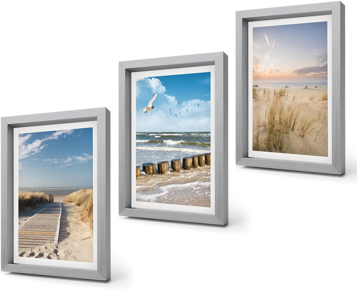 Coloray 4-Delige Schilderij Set - Strand met zand, golven, lucht en vogels in de lucht. - 20 x 30 cm - Wanddecoratie - Muurdecoratie - Woonkamer - Stijlvolle Muurdecoratie Zilveren lijst