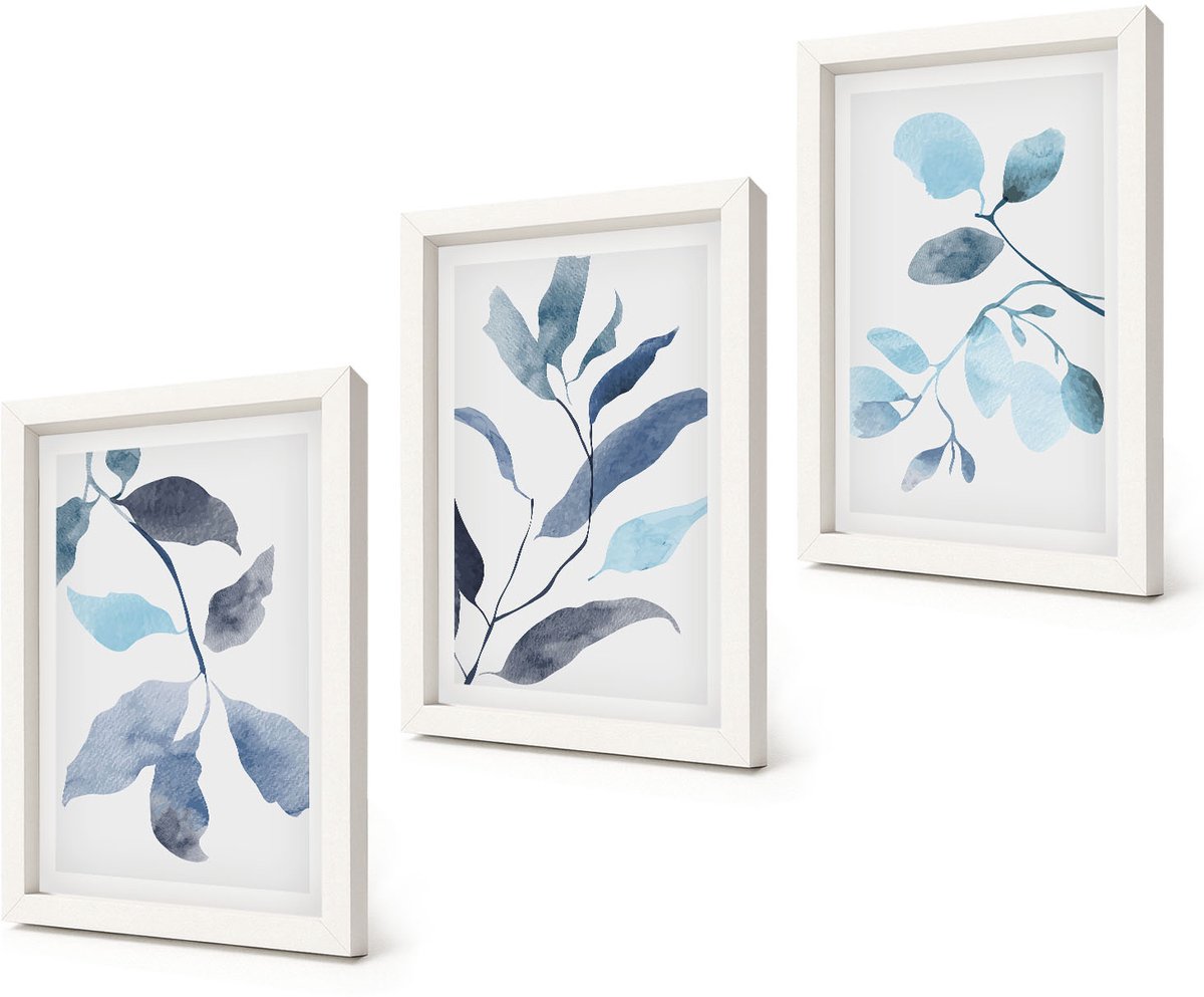 Coloray 3-Delige Schilderij Set - Blauwe bladeren op een lichte achtergrond in aquarelstijl - 20x30 - Stijlvolle Wanddecoratie - Interieur - Stijlvolle Muurdecoratie