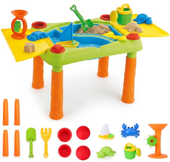 Groene en oranje zand- en watertafel op witte achtergrond, met meegeleverd speelgoed zoals emmer, schepjes en vormen.