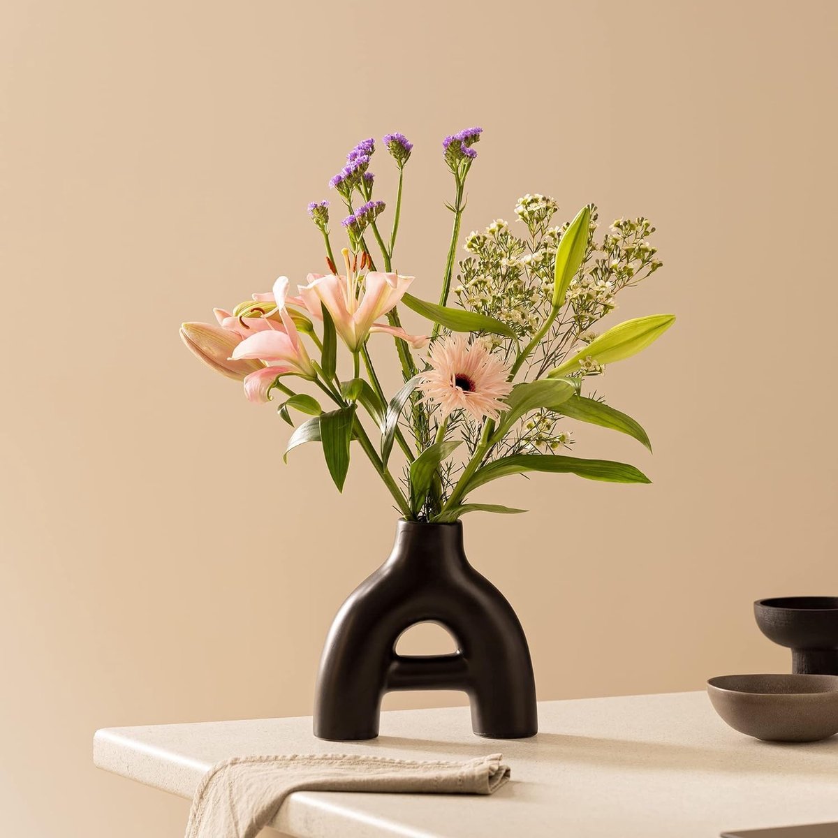 Vaas - Keramische vaas als decoratie of voor bloemen - 20 cm hoog - In zwart