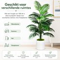 Kunstpalm van 120 cm in een witte pot, geschikt voor woonkamer, kantoor, hal en slaapkamer.