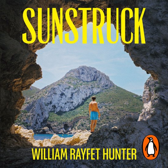 De cover van het boek 'Sunstruck' met een man die naar een rotsachtige berg kijkt, door een grot gefotografeerd.