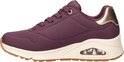 Zijaanzicht van een paarse Skechers sneaker met veters, gouden hieldetail en witte zool met Air-unit.
