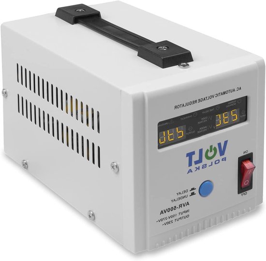 Witte automatische spanningsregelaar met draaggreep, ventilatieopeningen en een rood aan/uit-schakelaartje.
