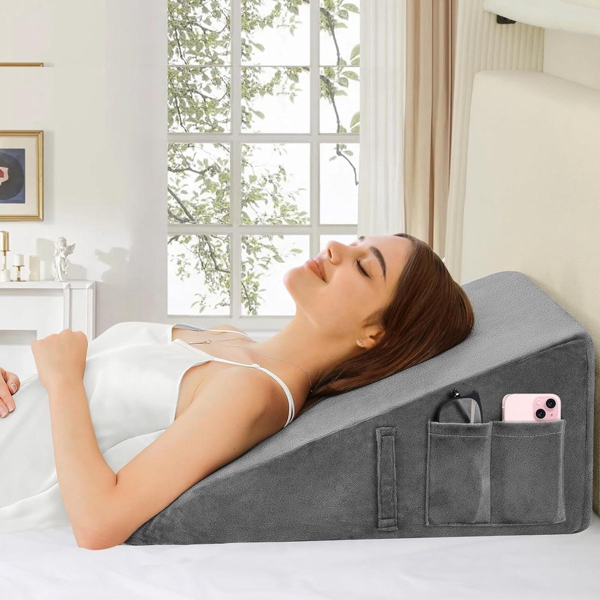 Wedge Kussen - Driehoek Kussen - Slaapverbetering - Gekoeld Geheugenschuim - 25 x 25 x 10 cm - Grijs