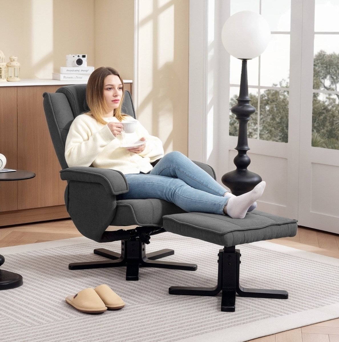 MEUNIQ relaxfauteuil met hocker 67 x 87 x 96 cm, 360° draaibare tv-fauteuil handmatig verstelbaar tot 135° met wipfunctie, velvet look en hoofdsteun, donkergrijs