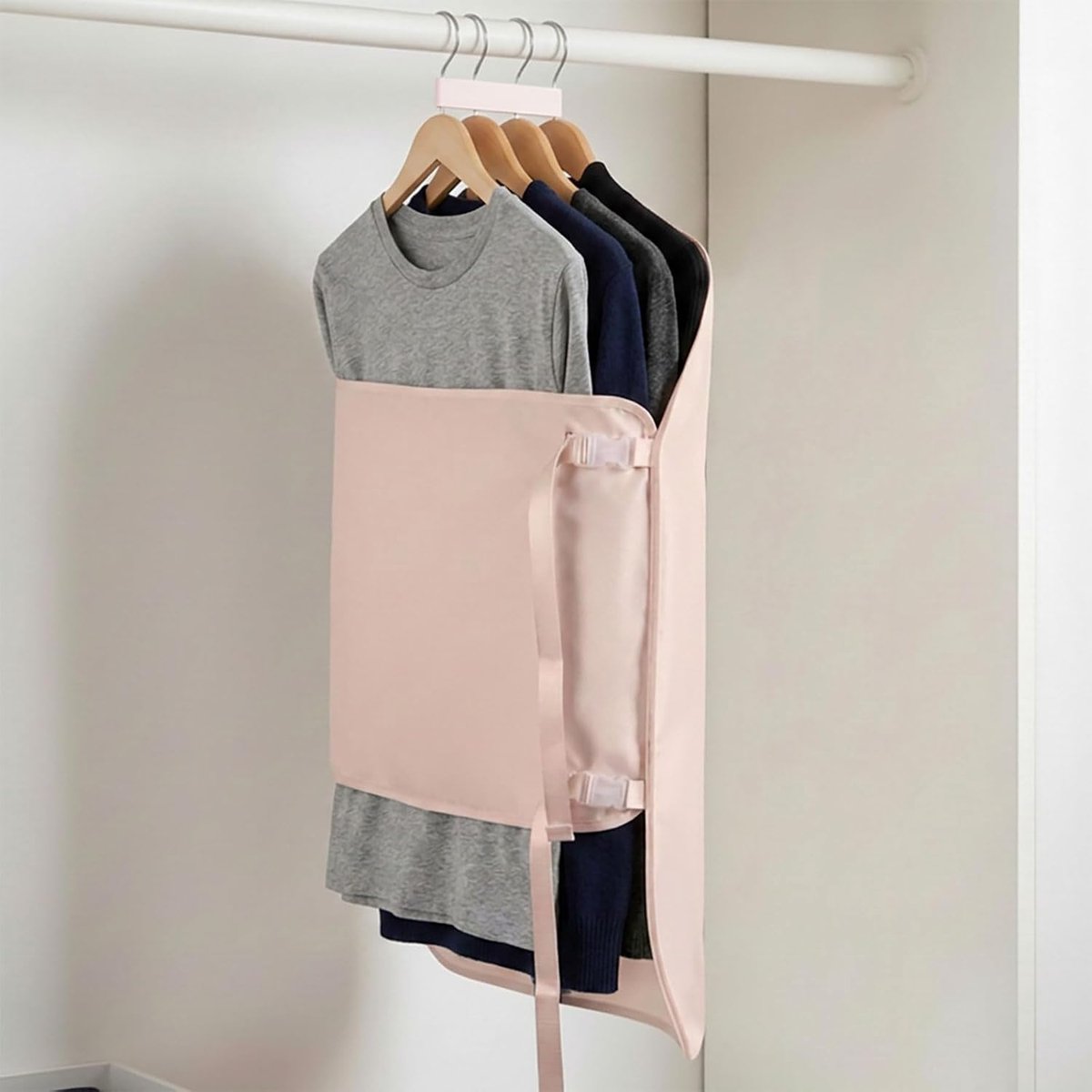Hangende kledingorganizer met compressiefunctie – Ruimtebesparende opbergoplossing van satijn voor in de kledingkast, geschikt voor 30 dunne kledingstukken(roze)