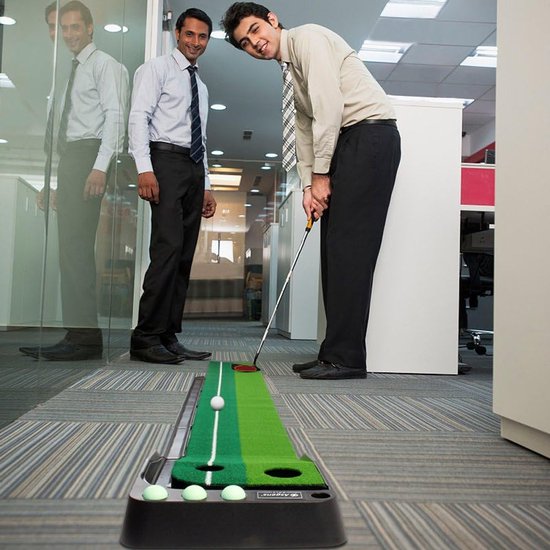 Golfmat - Oefenmat Golfen - Pitch en Put - Putting Mat - 3 ballen gratis - Retourbaan - Golfbaan - Binnen en Buiten - Golf - Tweekleurige Grasgolfmat - Met Baldikker Retourbaan van Pure2Improve — afbeelding 4