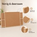Close-ups van de constructie van een houten puzzelbord, met details van MDF en glad oppervlak.