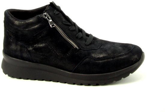 Zwarte halfhoge veterboot met ritssluiting aan de zijkant, op een witte achtergrond.