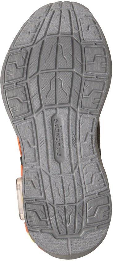 Zool van een blauwe en oranje sneaker met antislip profiel en een geïntegreerd garage-element.