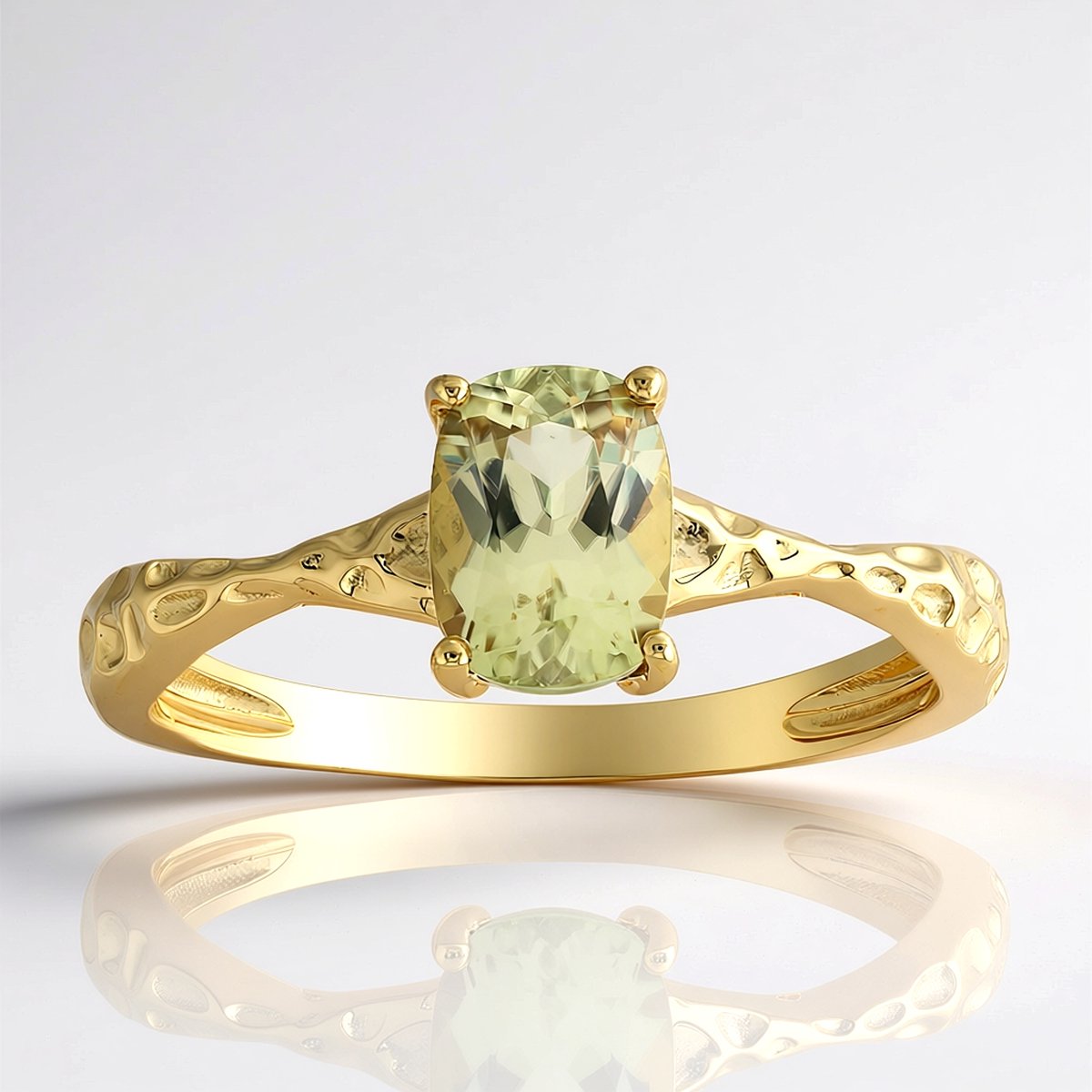Cavill - Gouden ring 9K - Kleurwisselende Diaspoor 0,85 ct - Antieke ovale slijpvorm - Fijne gedraaide band - Elegante damesring