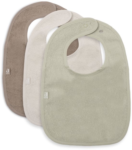 Trois bavoirs en éponge, couleur taupe, beige et vert doux.