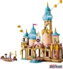 LEGO Rapunzels Kasteel met bootje, 3 figuurtjes en groen reptiel.