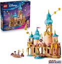 LEGO Disney Rapunzel's Kasteel met boot, zes figuren en lampionnen op een witte achtergrond.