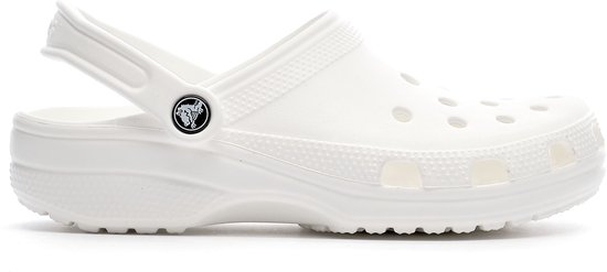 Witte Crocs Clog, zijaanzicht. Rubberen klomp met band.